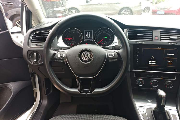 Used Volkswagen Golf 2020 Zhiai Edition 280TSI DSG Comfort Model Steering Wheel