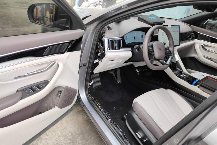 Used BYD Song PLUS New Energy 2025 DM-i Intelligent Driving 160KM Flagship Model Driver Seat