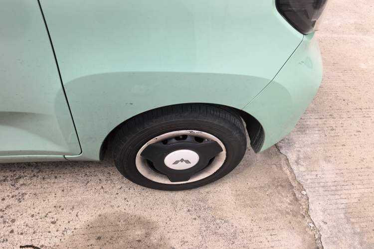 Used Wuling Hongguang MINIEV 2021 Macaron Fashion Model Lithium Iron Phosphate Right Front Wheel Hub