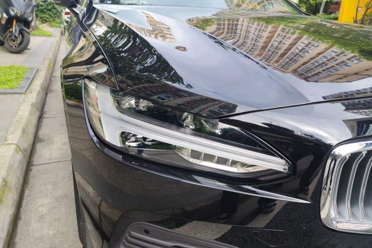 Used Volvo S90 New Energy 2024 Plug-in Hybrid Four-Wheel Drive Long-Range Zhiyi Luxury Edition Right Front Headlight