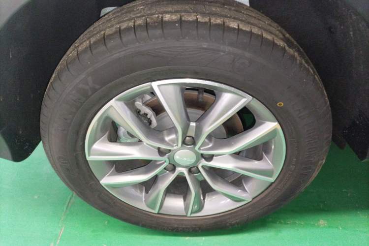 Used Roewe RX5 2025 PLUS 330TGI Automatic Trendsetting Smart Edition Right Rear Wheel Hub