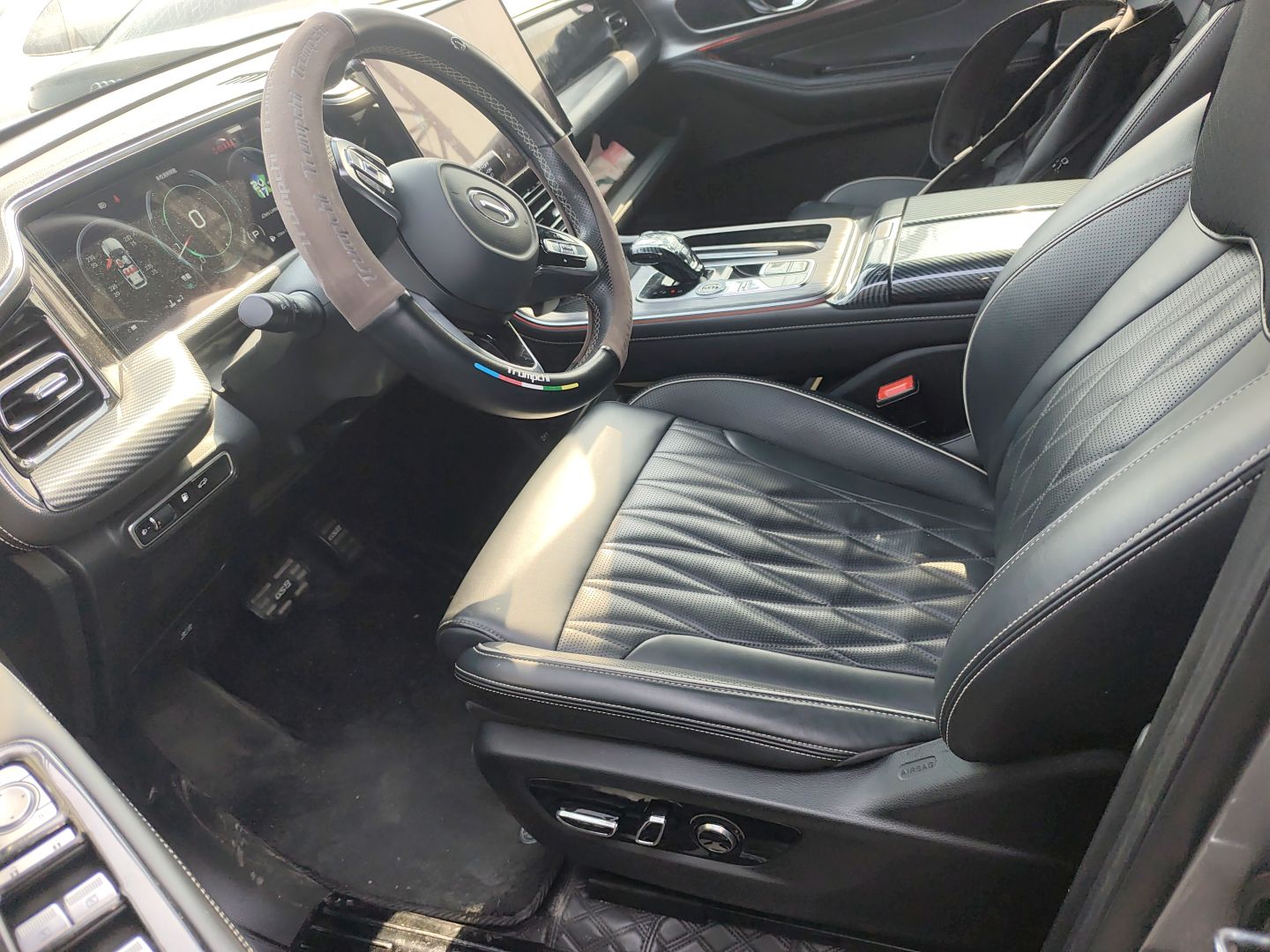 Переднее сиденье в автомобиле