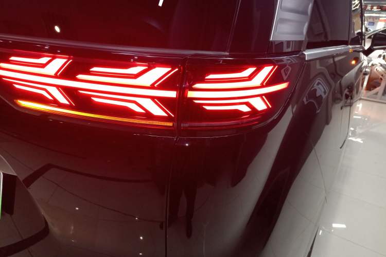 Used Denza D9 2024 DM-i 980 Four-Wheel Drive Prestige Model
