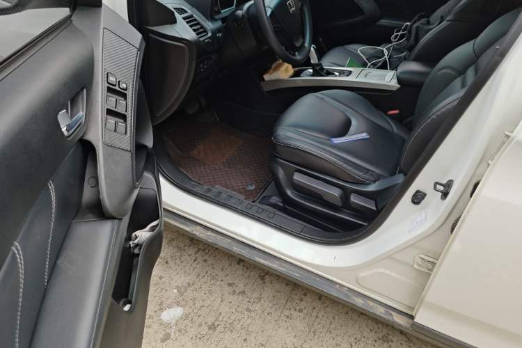 Used Luxgen U6 SUV 2016 1.8T Style Value Model Driver Seat