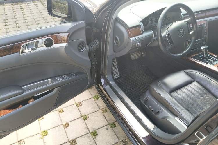 Used Volkswagen Phaeton 2014 3.0L Business Model
