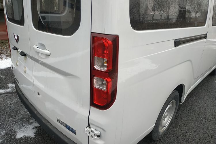 Used Wuling Yangguang 2024 300KM Comfort Version Passenger Van 75kW