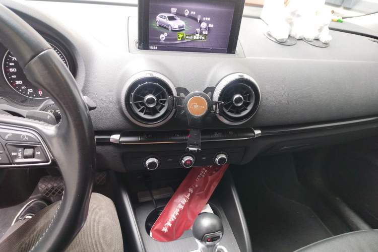 Used Audi A3 2020 Sportback 35 TFSI Fashion Edition China VI Emission Standard Audio And AC Panel