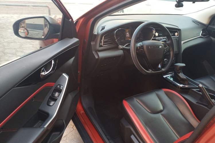 Used Venucia D60 2018 1.6L CVT Smart Connect Elite Edition Driver Seat