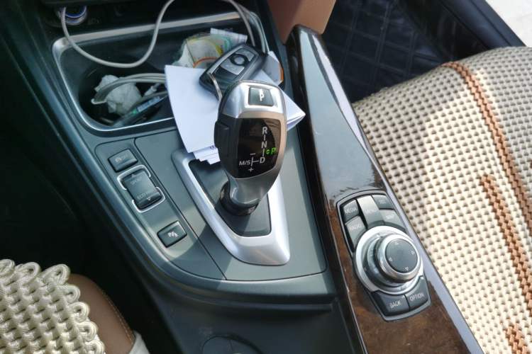 Used BMW 3 Series 2013 Facelifted 320Li Luxury Design Package Gear Lever