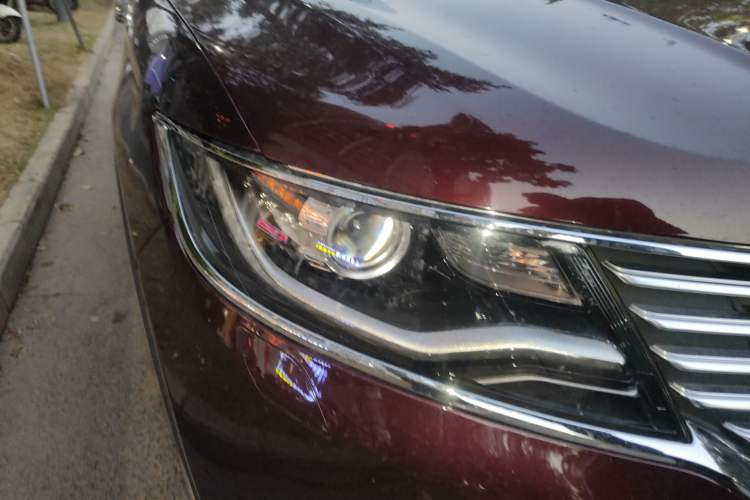 Used Lincoln MKX 2017 2.0T Two-Wheel Drive Deluxe Edition Right Front Headlight