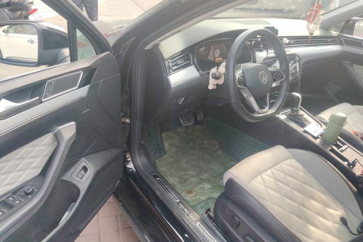 Used Volkswagen Magotan 2023 2 Million Units Commemorative Edition 330TSI DSG Luxury Version Driver Seat