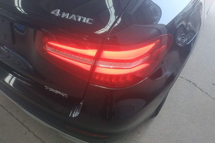 Used Mercedes-Benz GLC 2016 GLC 300 4MATIC Dynamic Model