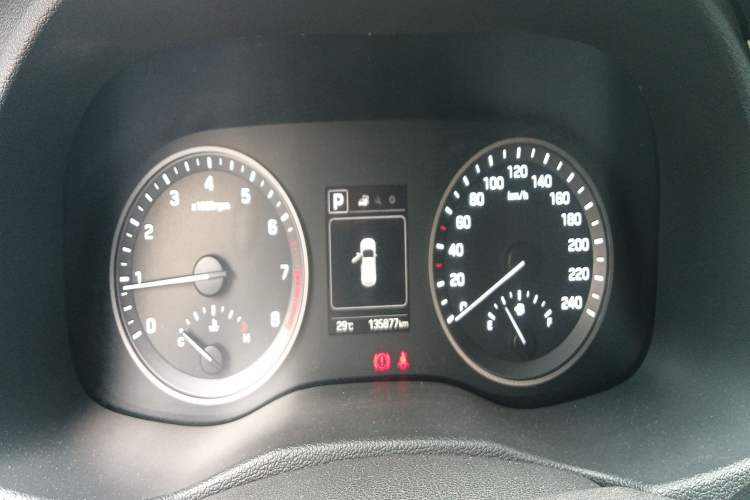 Used Hyundai Tucson 2015 1.6T Dual-Clutch Two-Wheel-Drive Smart Model Instrument Cluster