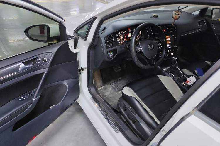 Used Volkswagen Golf 2019 280TSI DSG Luxury Version China VI Standard
