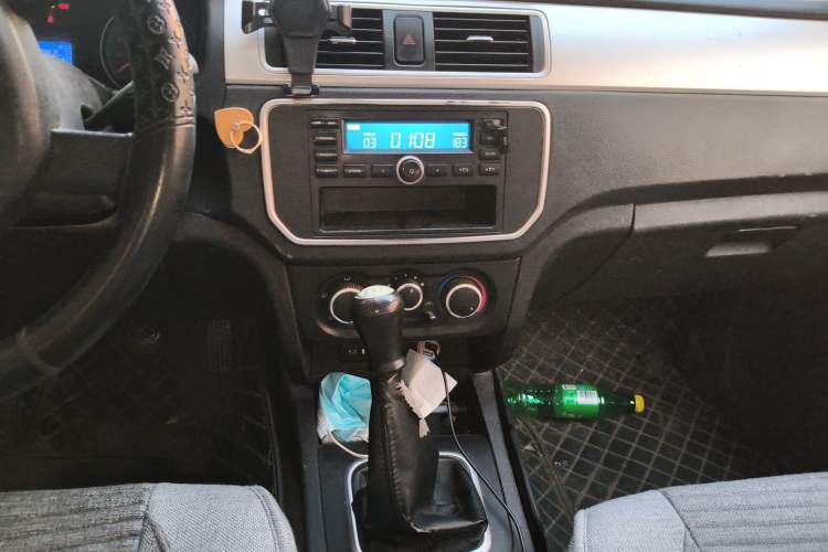 Used CHANGAN KAICHENG Shenqi F30 2020 1.5L Elite Edition China VI Standard Double-Cab Long Wheelbase DAM15KL Audio And AC Panel