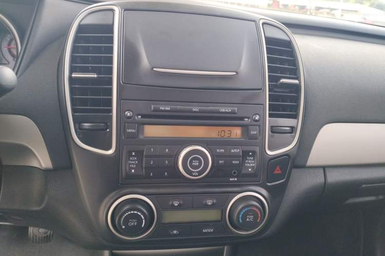Used Nissan Sylphy 2012 Classic 1.6XE Manual Comfort Edition Audio And AC Panel
