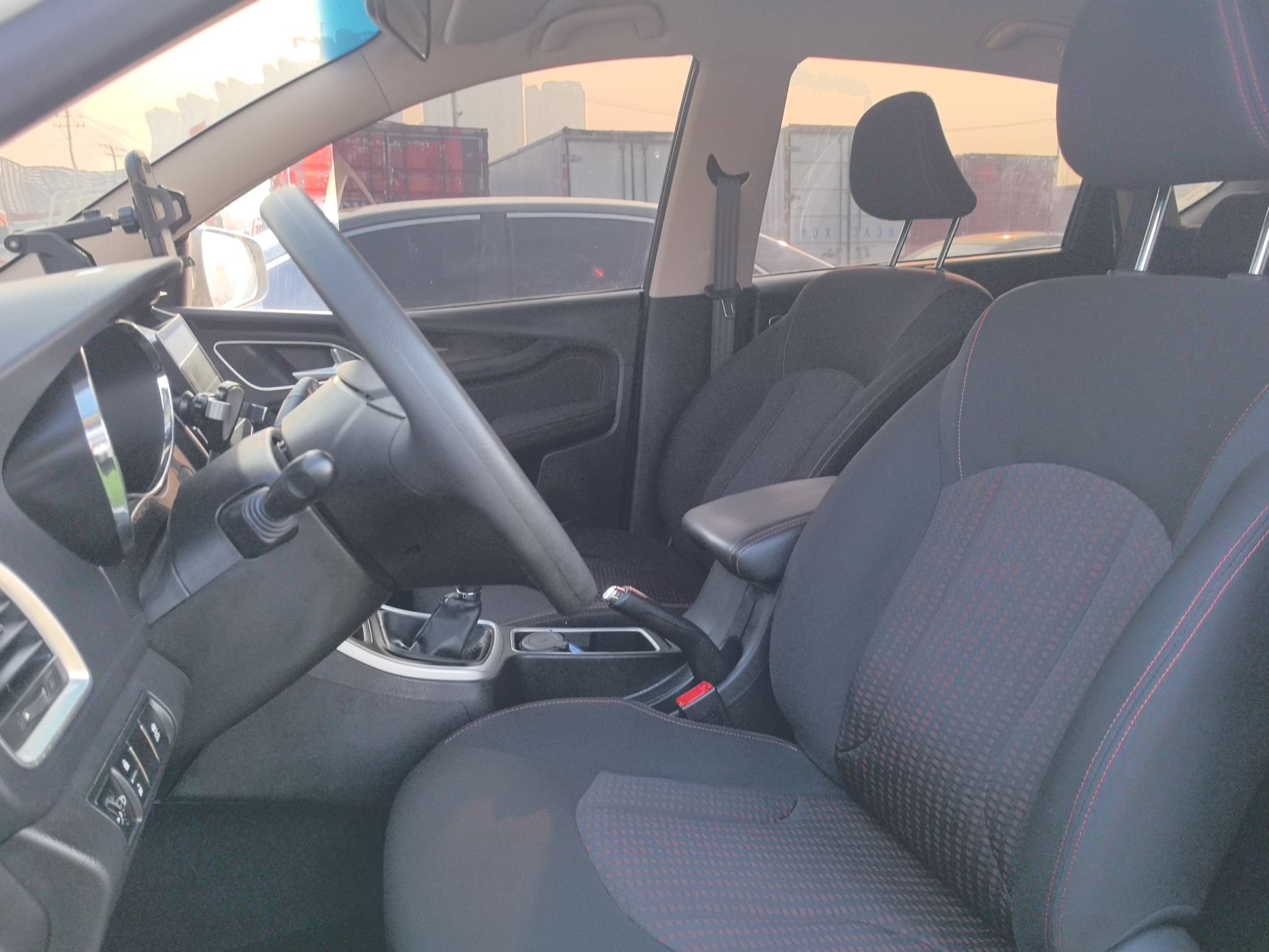 Переднее сиденье в автомобиле