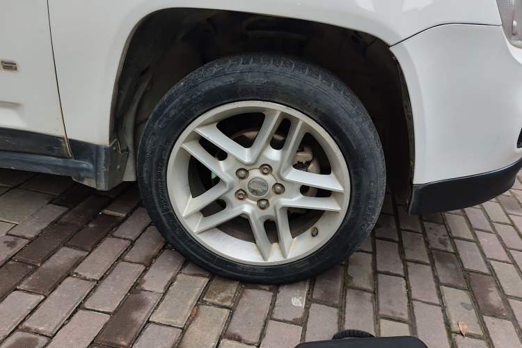 Used Jeep Compass 2013 2.0L two-wheel drive luxury version
