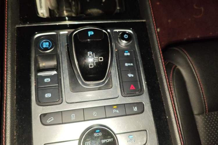 Used BYD Tang New Energy 2018 DM 2.0T All-Wheel Drive Smart Connect Advanced Model 7 Seats China V Emission Standard Gear Lever