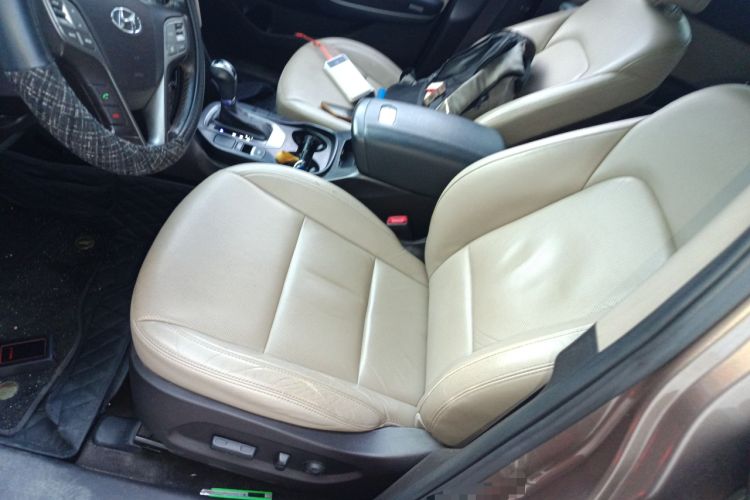 Used Hyundai Santa Fe 2015 2.0T Automatic All-Wheel Drive Smart Version 5 Seats Left Front Seat