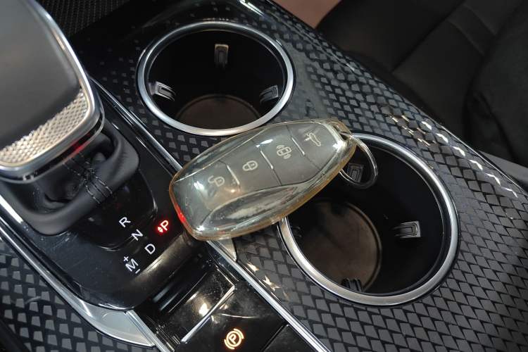 Used Hongqi HS3 2023 2.0T Two-Wheel Drive Available Version
