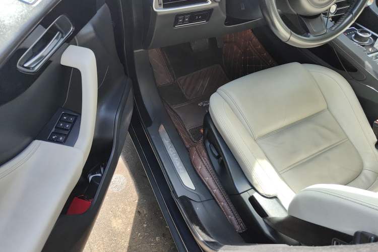 Used Jaguar F-PACE 2016 2.0T Two-Wheel Drive Urban Luxury Edition