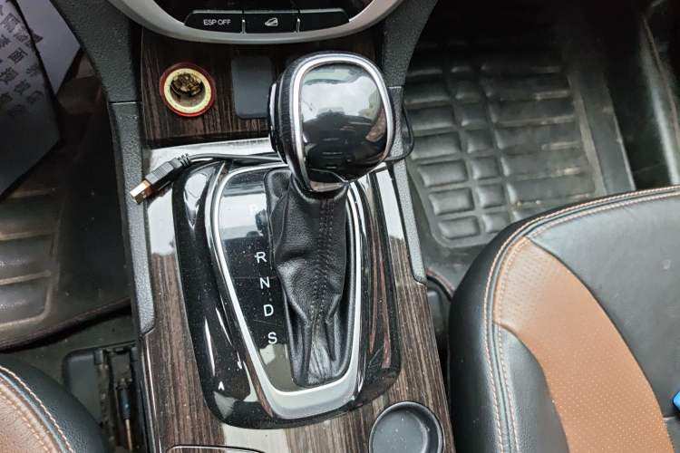 Used GAC Trumpchi GS5 Super 2015 1.8T Automatic Two-Wheel Drive Luxury Edition Gear Lever