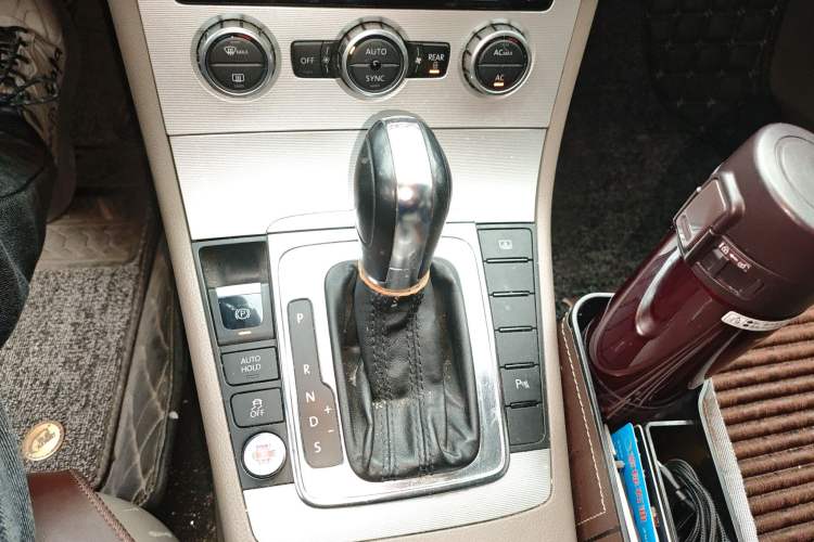 Used Volkswagen Magotan 2012 Facelift 2.0 TSI Prestige Model Gear Lever