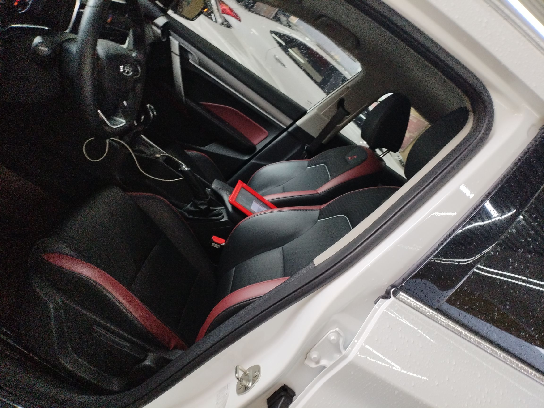 Переднее сиденье в автомобиле