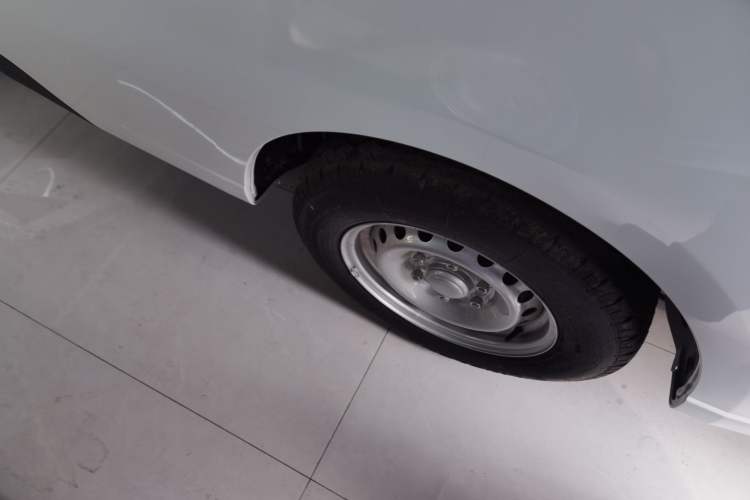 Used Wuling Yangguang 2024 300KM Comfort Version Passenger Van 75kW