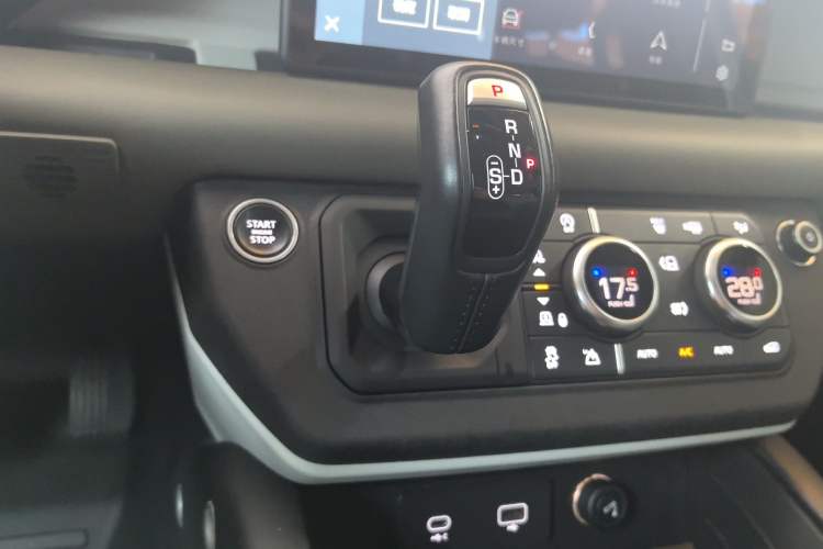 Used Land Rover Defender 2020 110 P400 HSE Gear Lever