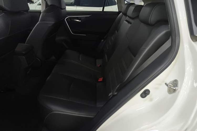 Used Toyota RAV4 2021 2.0L CVT Two-Wheel Drive Fashion PLUS Edition Left Rear Seat