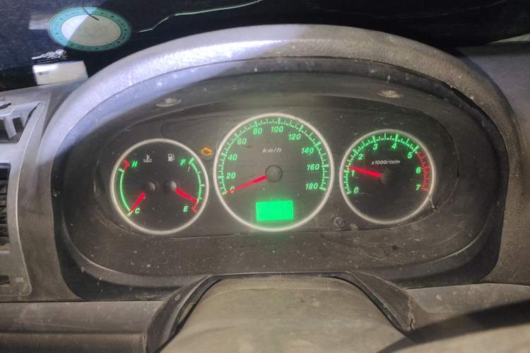 Used Foton Scenic 2014 2.0L Express Classic Short-Wheelbase High-Roof 4Y20M
