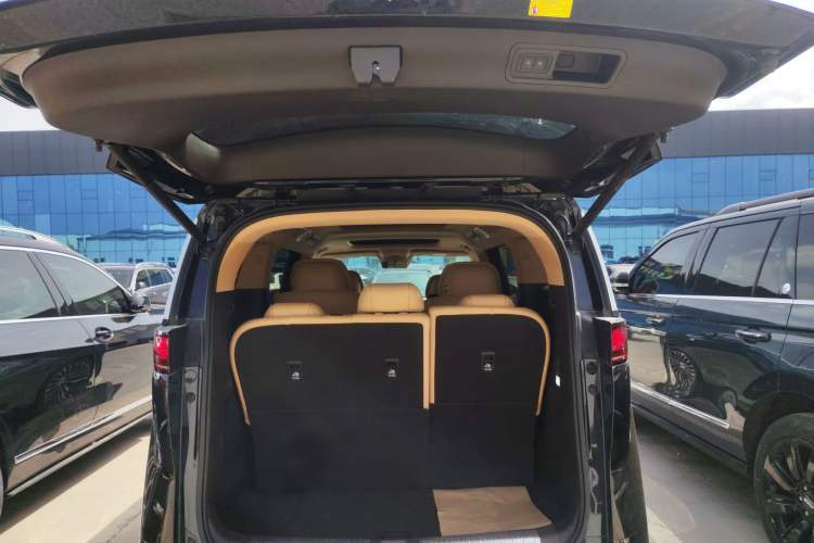 Used Denza D9 2025 DM-i Intelligent Drive 1020 Four-Wheel Drive Flagship Model Trunk