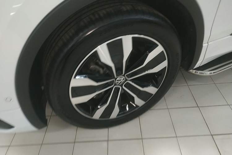 Used Volkswagen Tiguan L 2024 330TSI Automatic Two-Wheel Drive R-Line Enhanced Edition Left Front Wheel Hub