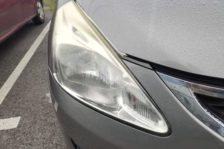 Used Nissan Tiida 2011 1.6L CVT Smart Version Right Front Headlight