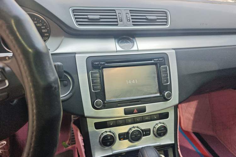 Used Volkswagen FAW-Volkswagen CC 2013 1.8TSI Luxury Model Audio And AC Panel