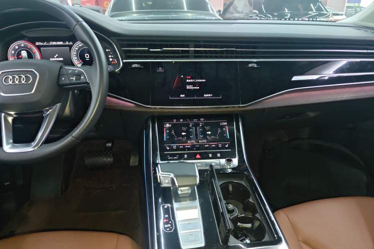 Used Audi Q7 2023 55 TFSI quattro S line Sport Edition Audio And AC Panel