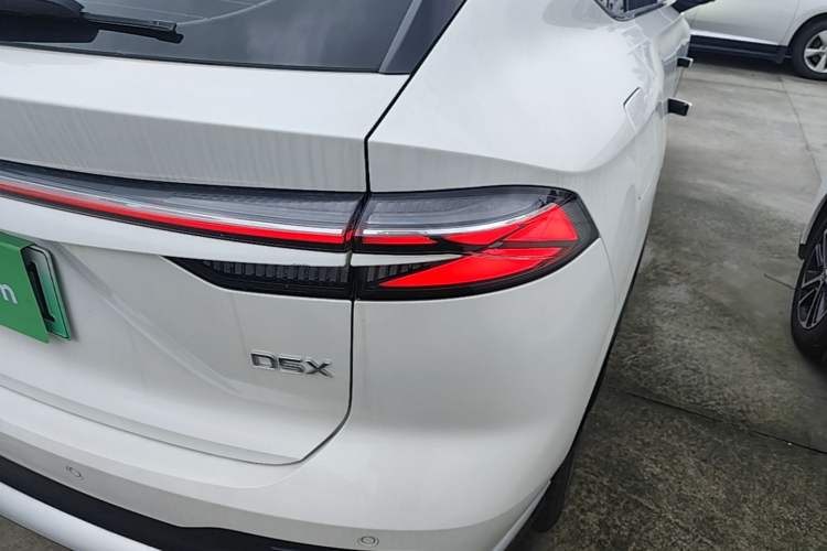 Used Roewe D5X DMH 2024 135 Tech Edition
