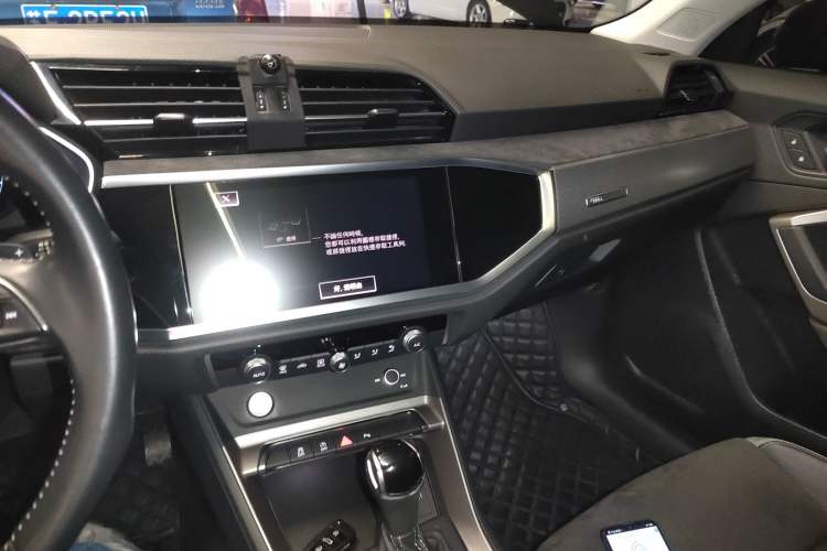 Used Audi Q3 2020 35 TFSI Fashion Dynamic Model Audio And AC Panel