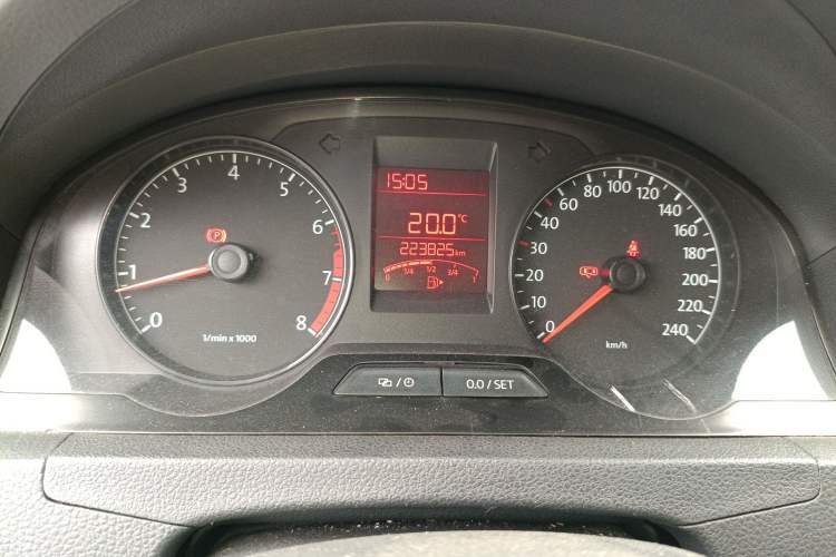 Used Volkswagen Santana 2015 1.4L Manual Fashion Edition Odometer Close Up