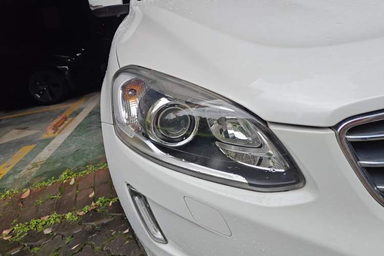 Used Volvo XC60 2017 T5 AWD Smart Upgrade Edition Right Front Headlight