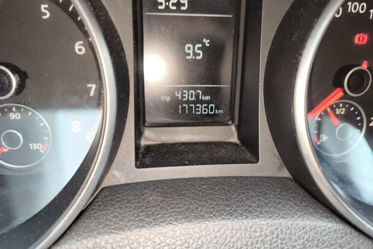 Used Volkswagen Golf 2011 1.4 TSI Manual Comfort Edition Odometer Close Up