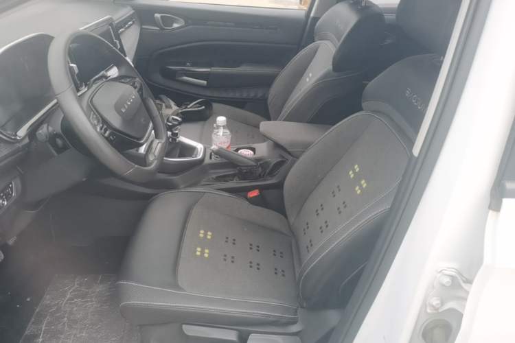 Used Baojun RM-5 2019 1.5T Manual Elite Version with 24-Hour Online Service 6 Seats
