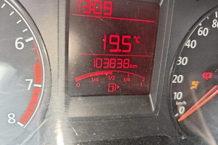 Used Volkswagen Jetta 2015 1.4L Manual Fashion Model Odometer Close Up