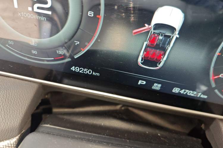 Used Hongqi HS5 2019 2.0T Smart Connect Flagship Edition Odometer Close Up