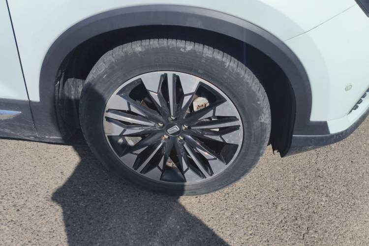 Used Bestune T77 2020 PRO 280 TID Automatic Luxury Model Right Front Wheel Hub