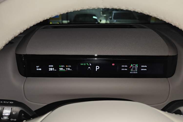 Used Geely Galaxy M9 2025 Model 210km Four-Wheel-Drive Leading Edition
