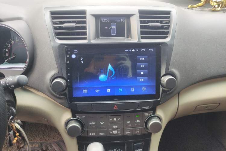 Used Toyota Highlander 2011 2.7L Two-Wheel Drive 7-Seater Luxury Edition Audio And AC Panel