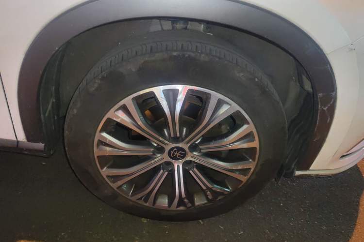 Used BYD Song Pro New Energy 2019 EV High-Power Long-Range Flagship Model Right Front Wheel Hub